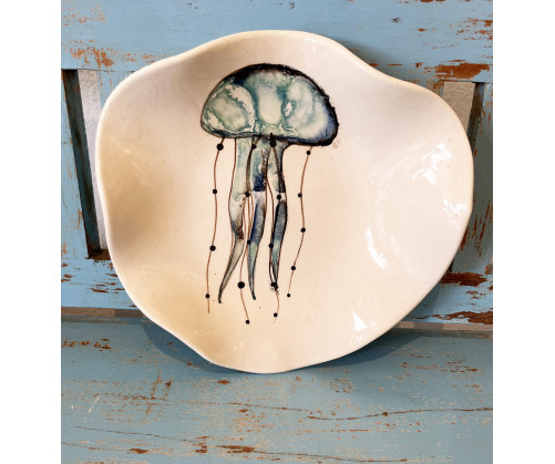 Plato Irregular Medusa. Pintado A Mano