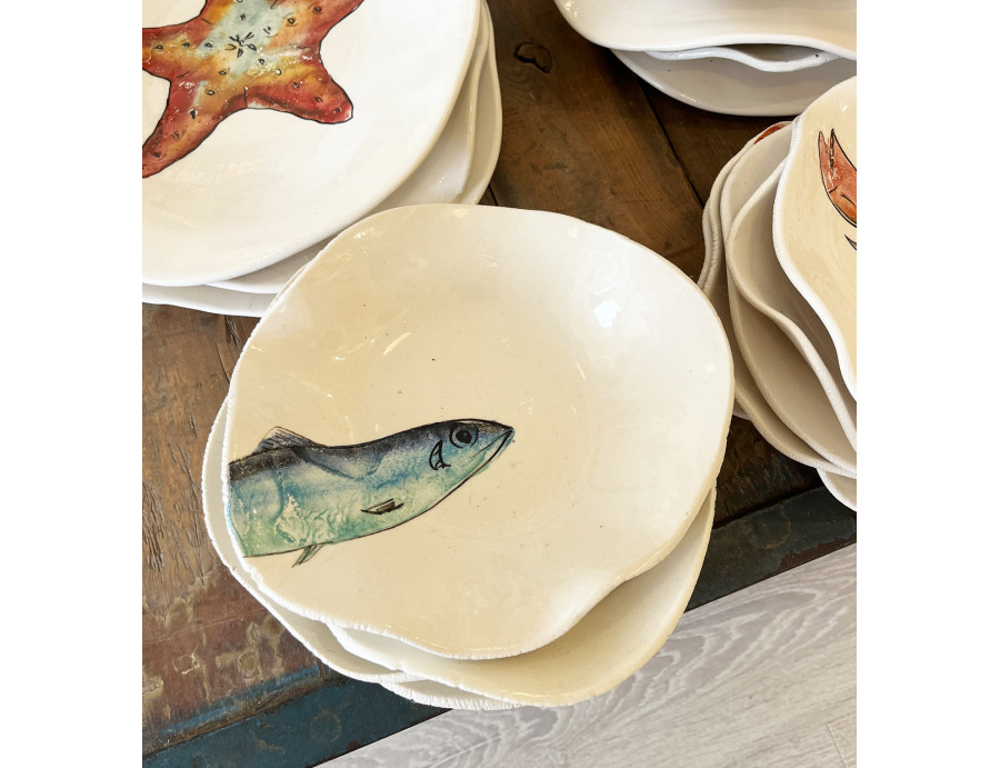 Plato Irregular Sardina. Pintado A Mano