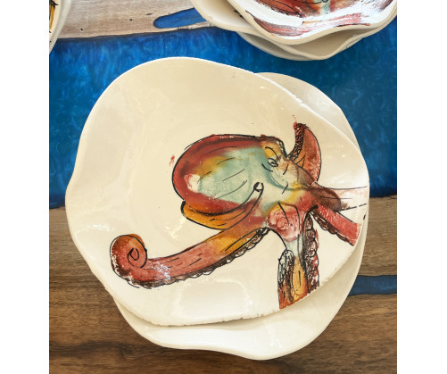 Plato Irregular Pulpo. Pintado A Mano